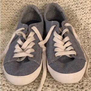 Keds women's Dream Foam low rise sneakers, size 9.